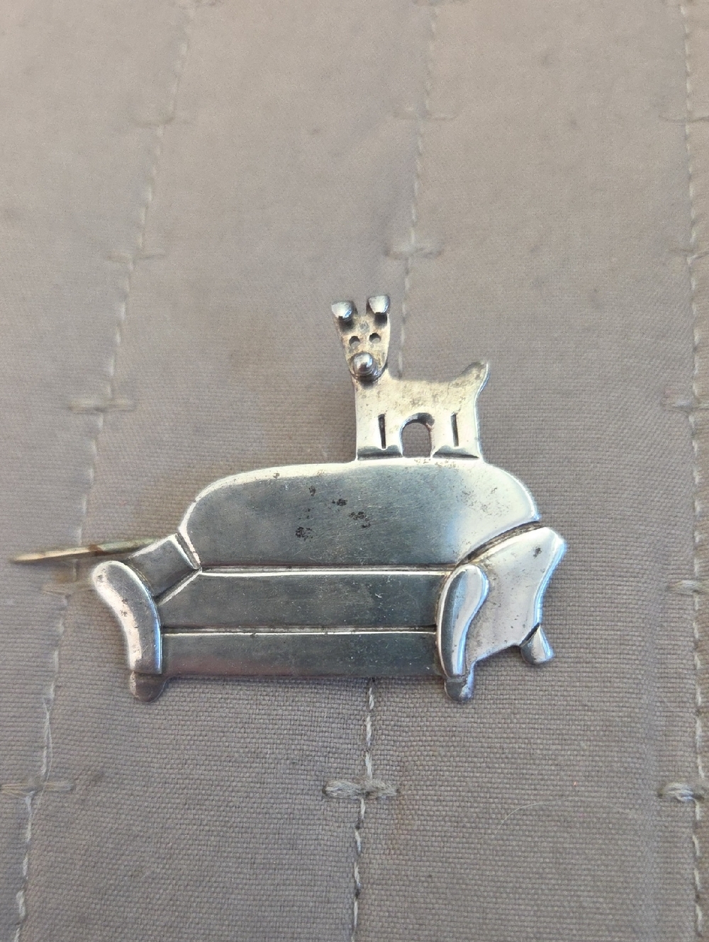 VERY RARE Authentic Anne and Jane HARVEY Sterling Silver Sofa Pin with Terrier.